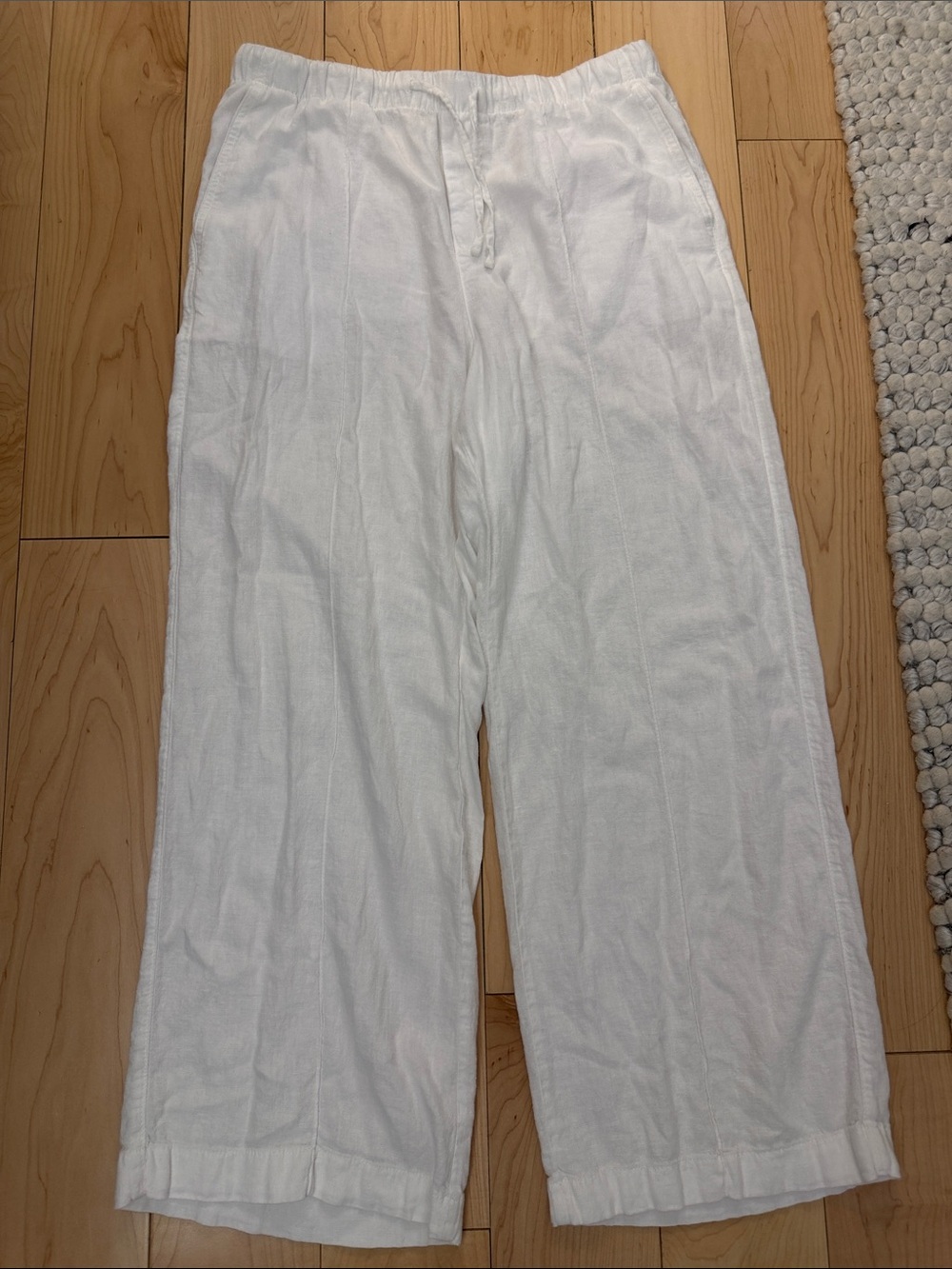 GAP Men’s White Linen-Blend Drawstring Chinos